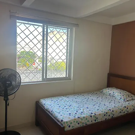 Pensión Gemuetliches Etagenbett Zimmer Mit Privatem Bad Naehe Flughafen