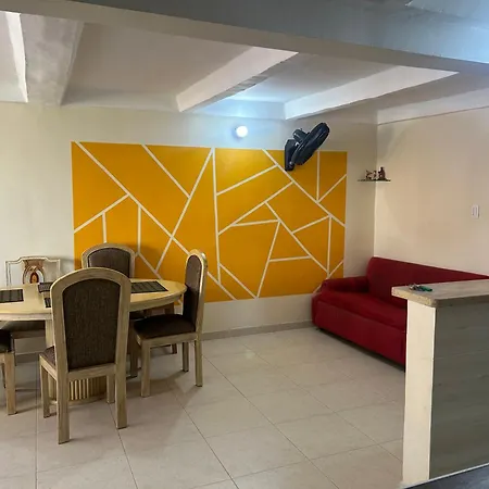 Pensión Gemuetliches Etagenbett Zimmer Mit Privatem Bad Naehe Flughafen Cartagena