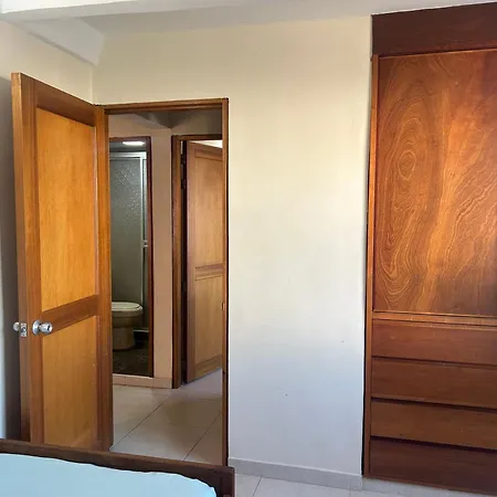 Gemuetliches Etagenbett Zimmer Mit Privatem Bad Naehe Flughafen Pensión