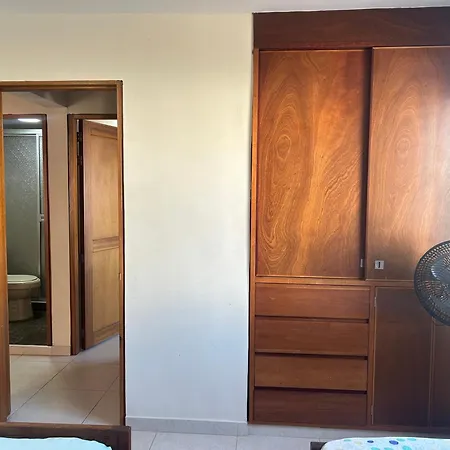 Gemuetliches Etagenbett Zimmer Mit Privatem Bad Naehe Flughafen Pensión Cartagena