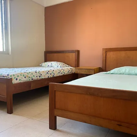 Gemuetliches Etagenbett Zimmer Mit Privatem Bad Naehe Flughafen *